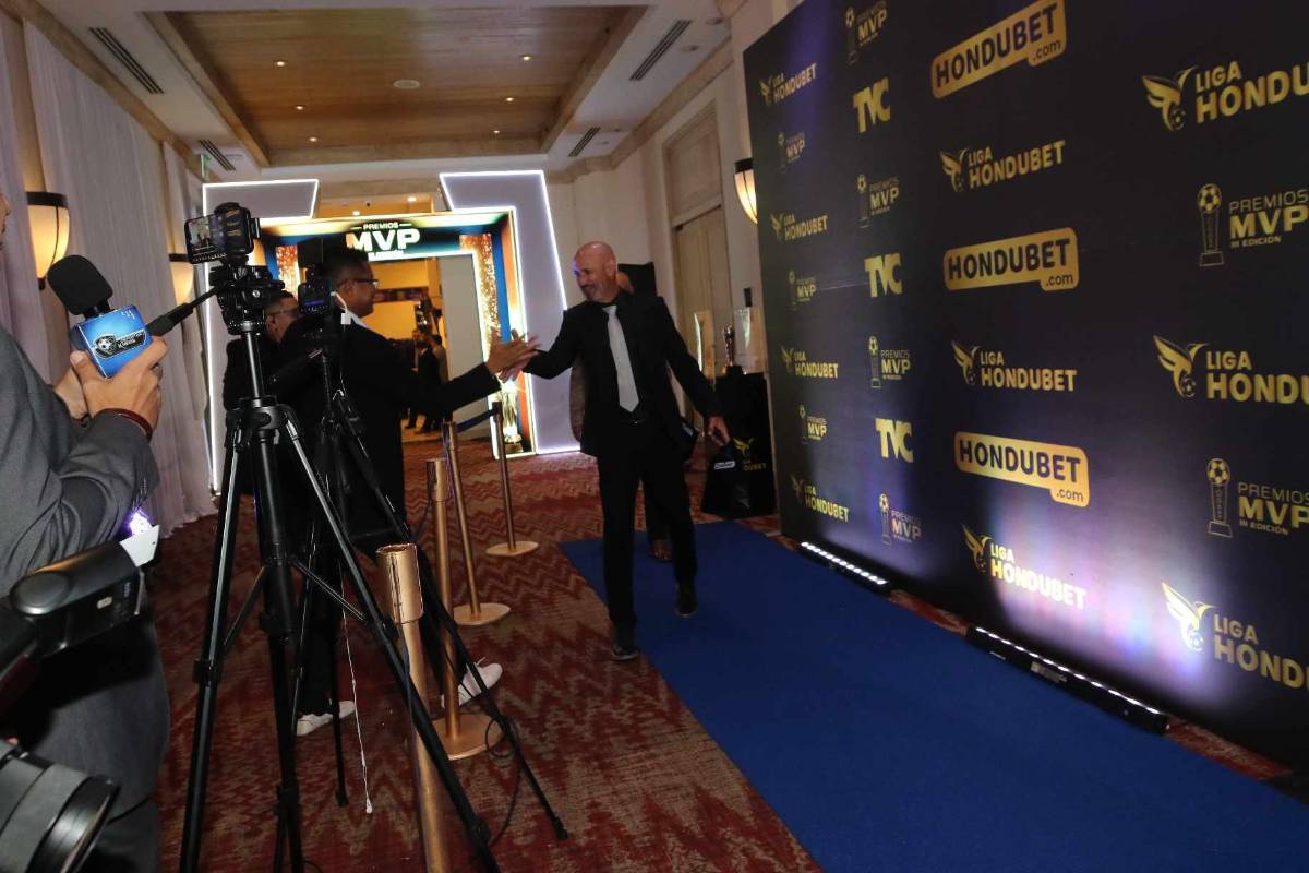 Premios MVP: Futbolistas de Olimpia bien acompañados; Eduardo Espinel y Diego presentes