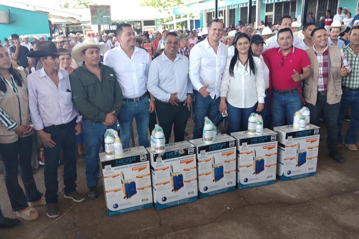 Honduras entrega más de 110,000 quintales de fertilizantes a caficultores