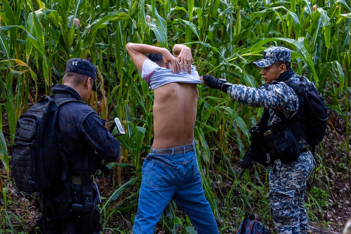 Más de 50 pandilleros detenidos durante un cerco de seguridad en el norte de El Salvador