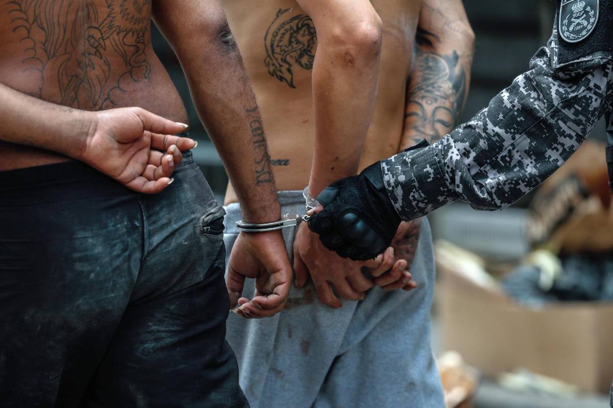 ¡Terror en las favelas de Brasil! 132 muertos tras brutal enfrentamiento entre policías y narcos