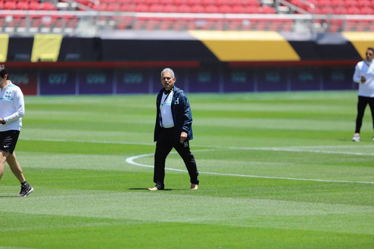 Rueda sorprende al 'estilo' de Luis Enrique: paseo descalzo antes del México-Honduras