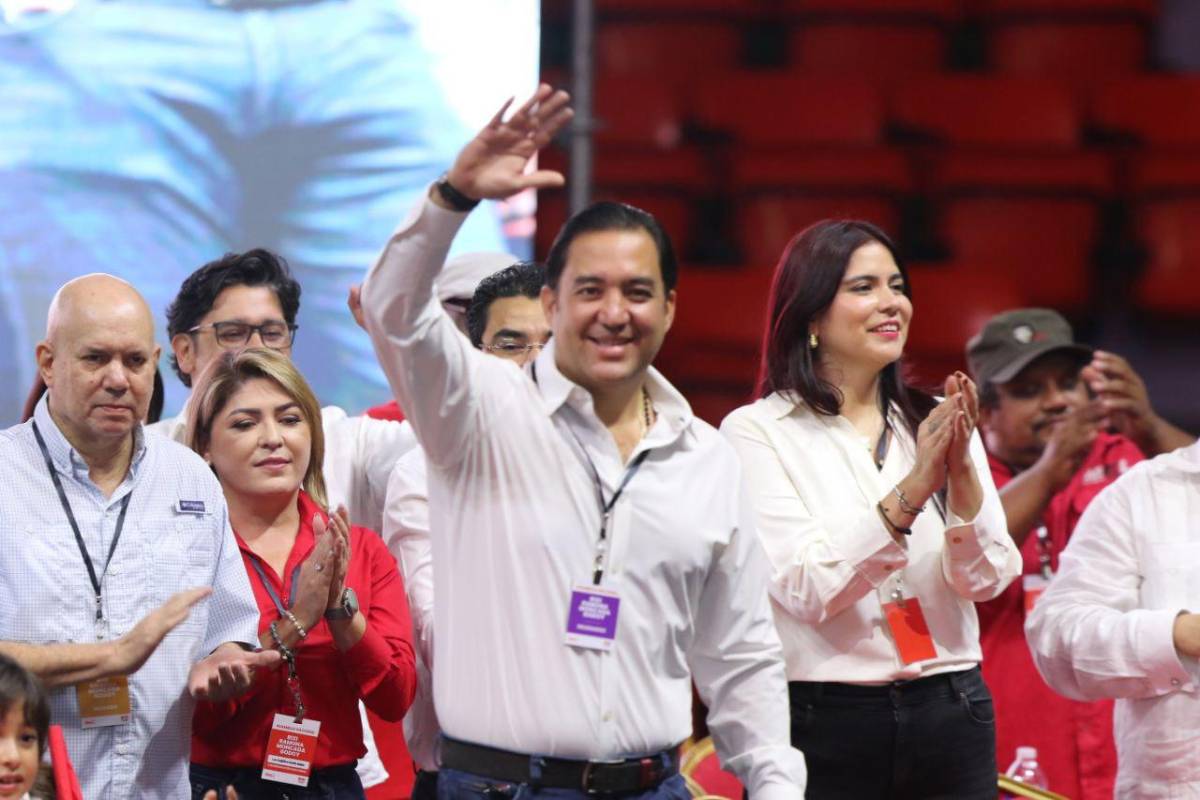 Reapariciones y respaldo a Rixi: las imágenes que dejó la asamblea de Libre en Tegucigalpa