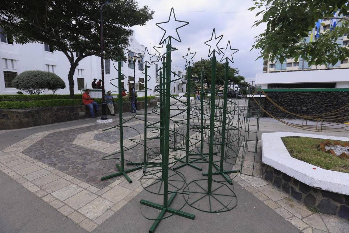 Miles de luces multicolores adornarán el parque central en las fiestas navideñas