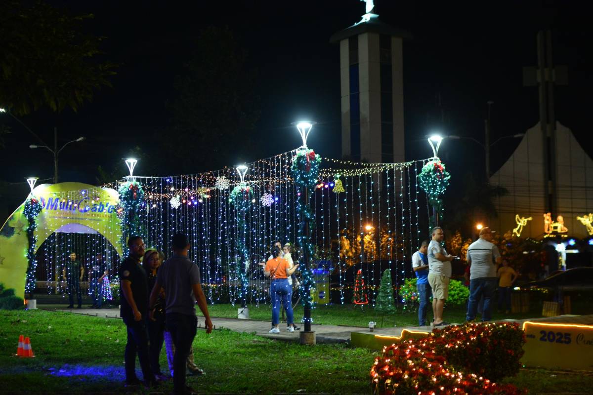 Así fue la increíble inauguración de la villa navideña en el Monumento a la Madre