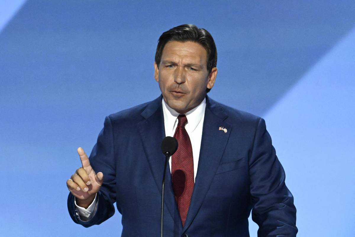 Ron DeSantis pide el voto por Trump: “Necesitamos a un comandante en jefe las 24 horas”