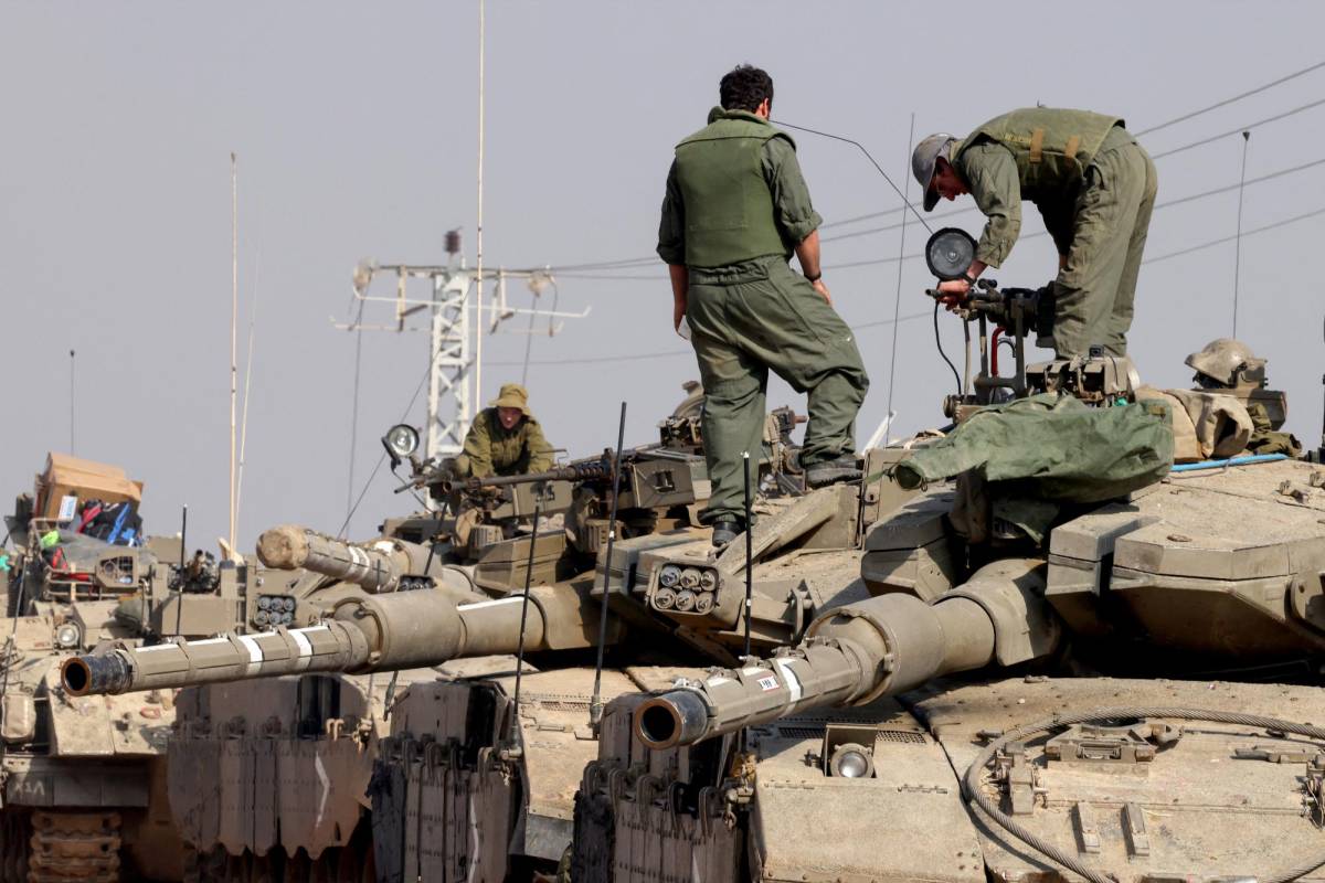 Israel responde con artillería tras ataques desde Siria y el Líbano