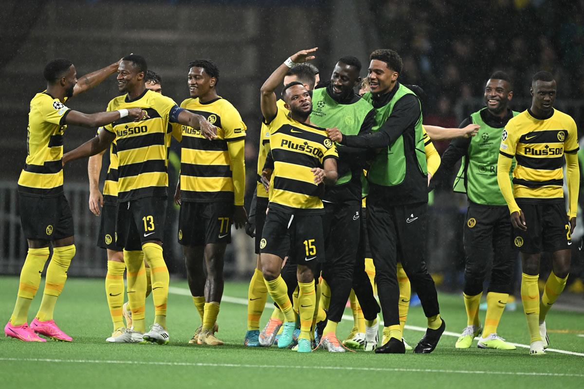 Los jugadores del Young Boys celebrando el empate 1-1 contra el Manchester City.