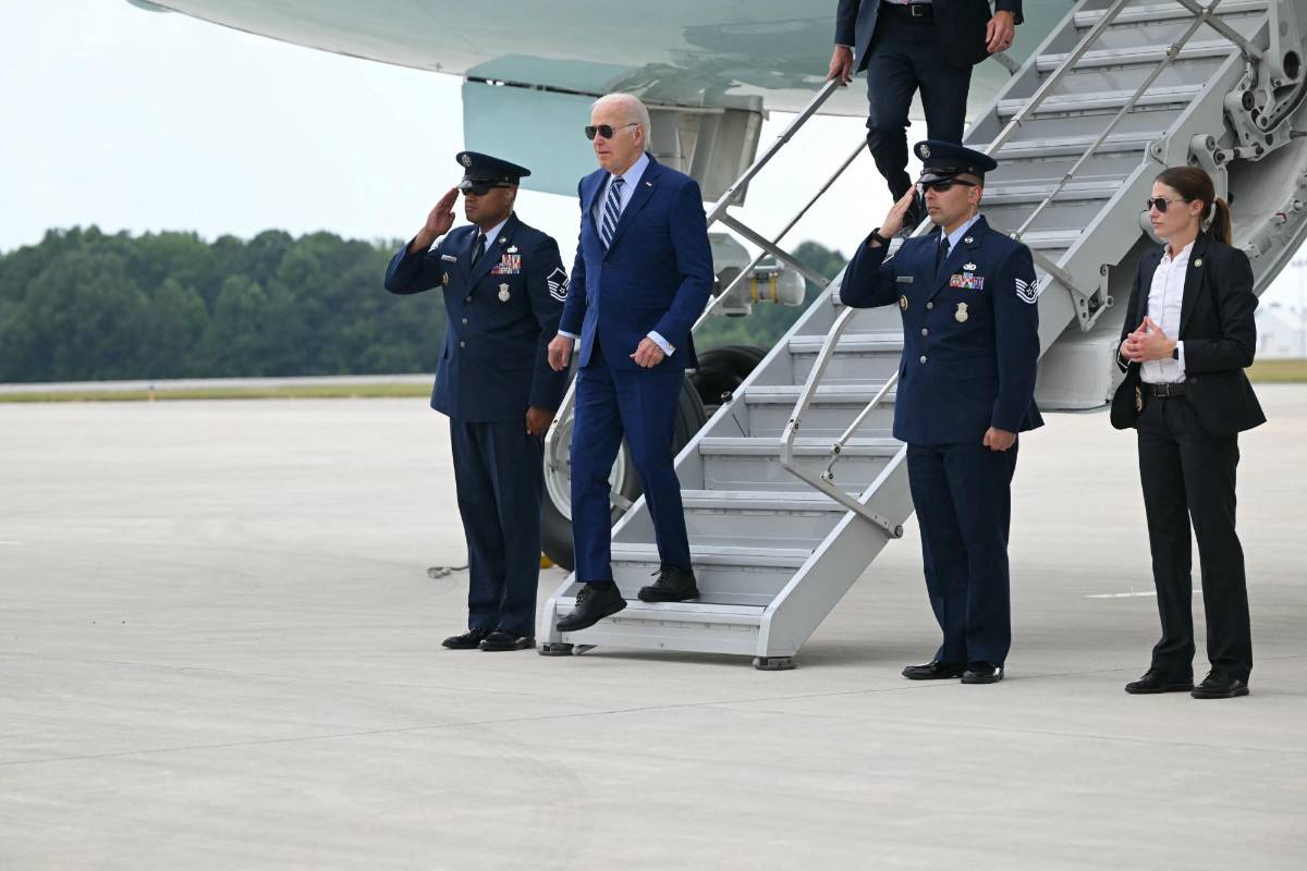 Biden llega a Atlanta en el Air Force One para el primer debate con Trump