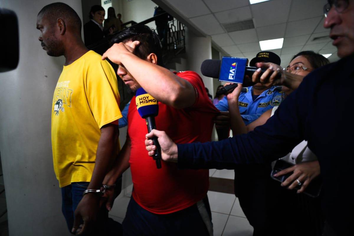 Supuestos gatilleros de la MS vinculados en desaparición de líderes garífunas al llegar a juzgados