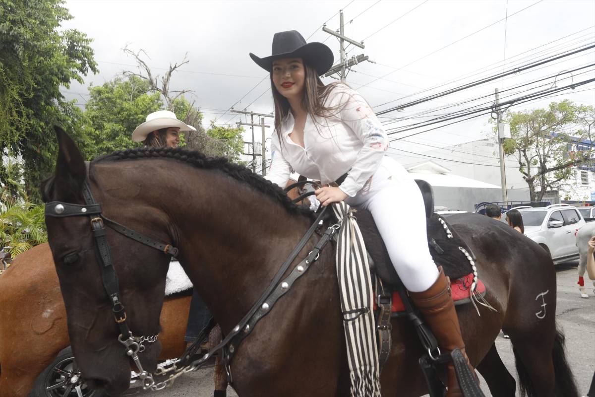 Ambiente, color y tradición: así luce el desfile hípico en San Pedro Sula