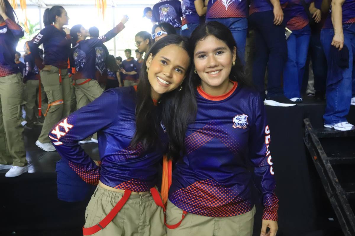 Seniors 2026 de la Freedom High School celebran su entrada triunfal