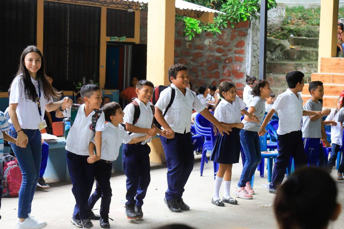 Alumnos de escuela Cabañas aprendieron con fascículos de Mente Sana