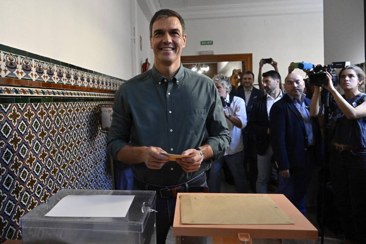 España vota para decidir entre un gobierno conservador o progresista