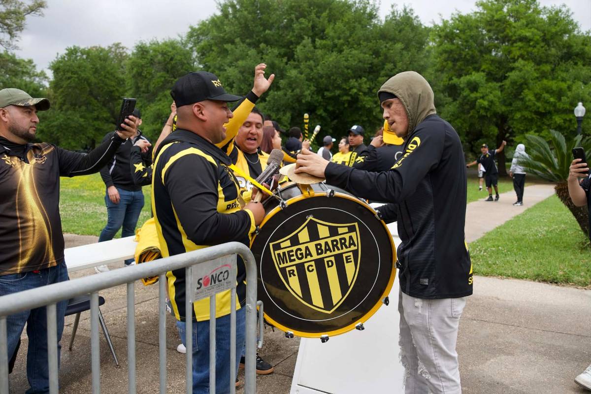 Colocha enamora en New Orleans, besos y ambientazo para los clásicos en EUA