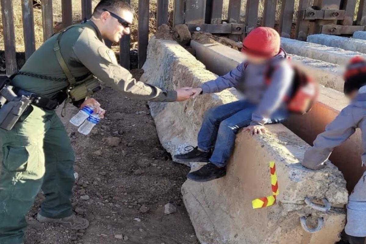 Muere niño migrante de 9 años tras ser rescatado en el desierto