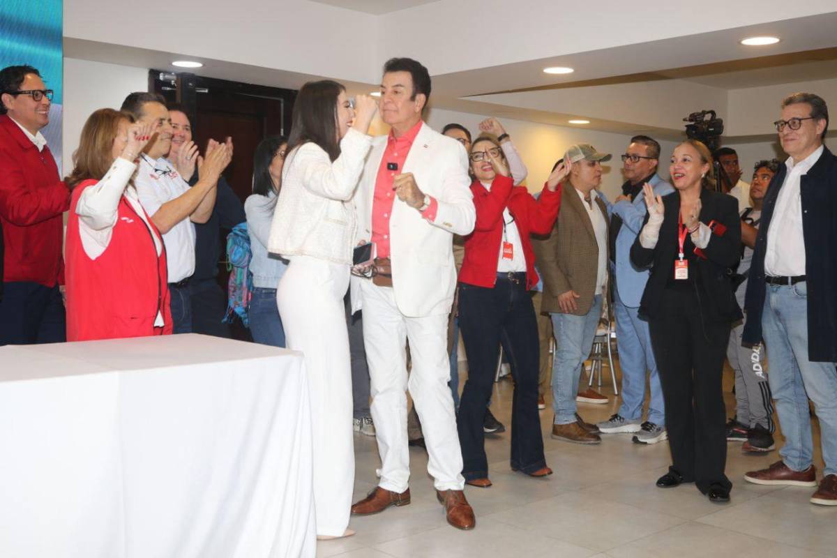 ¿Quién es Salvador Nasralla, el candidato liberal que compite por la presidencia?