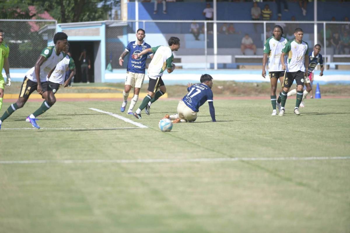 Jugadores de Motagua descalzos, exBarcelona presente y fichaje se lesionó en el debut