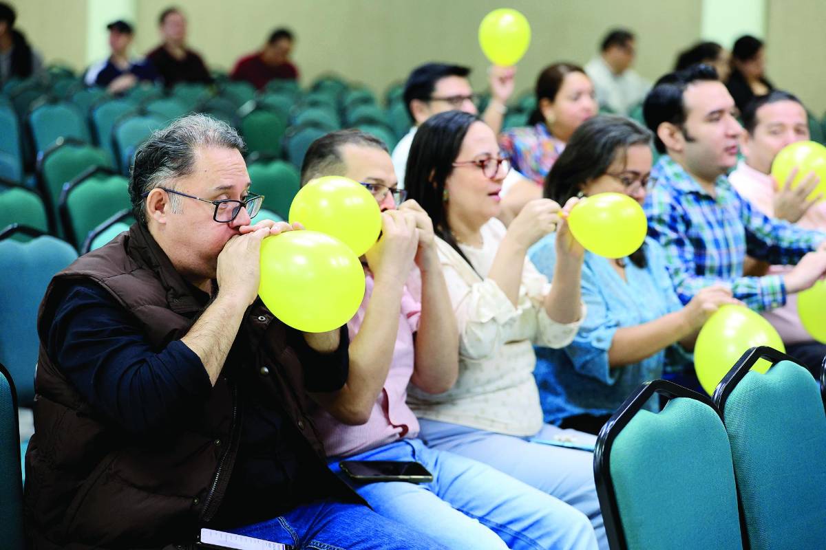Establecer límites, la procrastinación y el burnout fueron algunos de los temas abordados por los psicólogos.