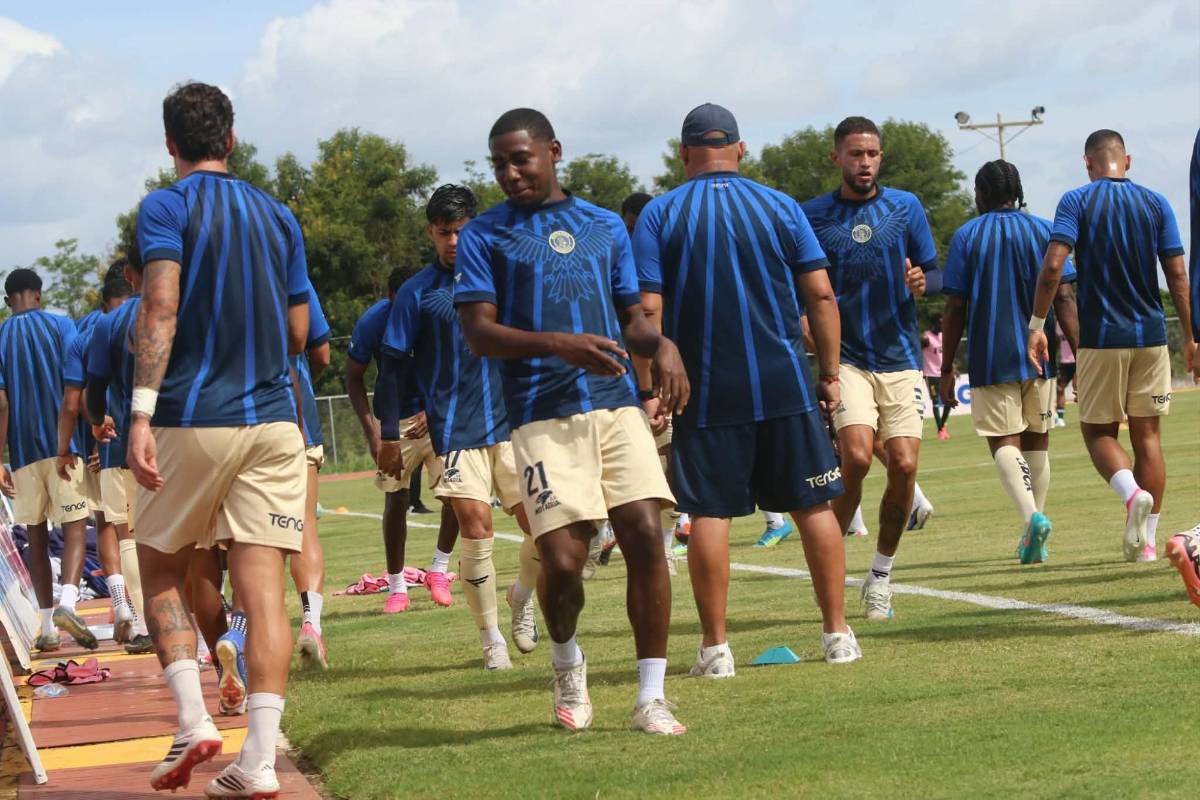 La misteriosa pelirroja y la bella colocha roban miradas en el Juticalpa-Motagua