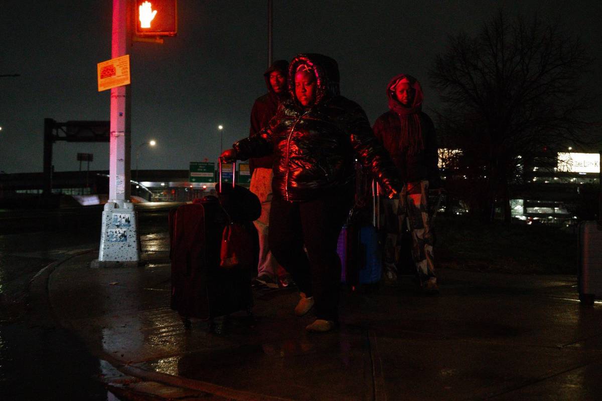 Así fue el impacto entre un avión y un camión de bomberos en Nueva York que dejó dos muertos