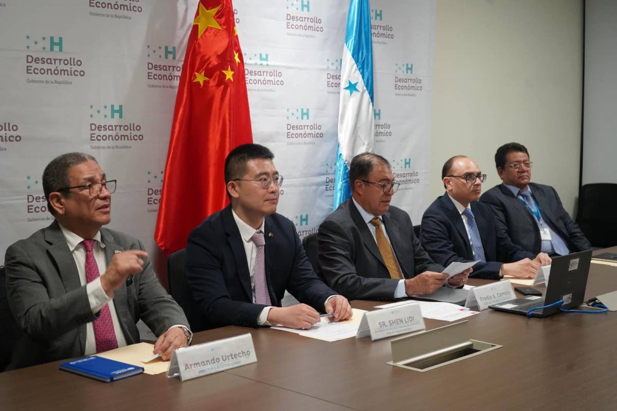 China y Honduras firman para acelerar negociación de un TLC