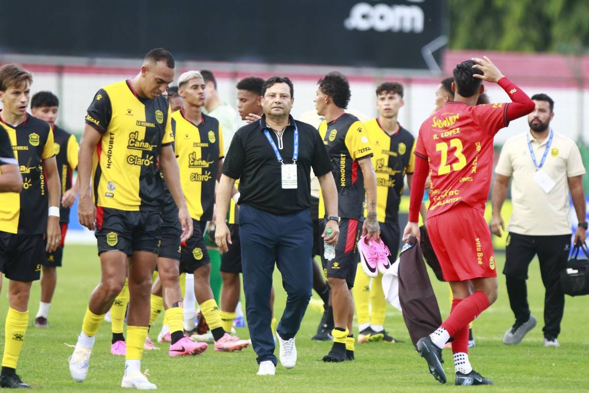 Futbolista se peleó con aficionados, bronca y polémica en Marathón-Real España