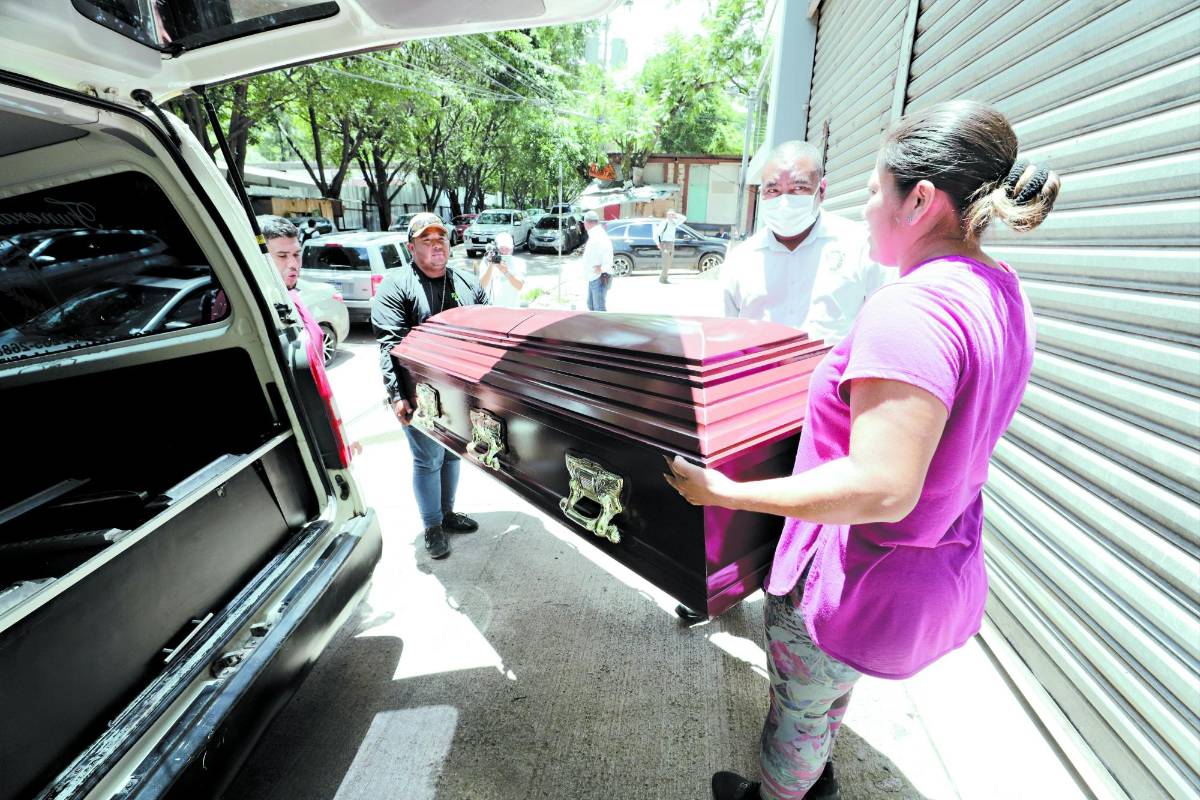 Motocicletas circulaban a exceso de velocidad, hipótesis de accidente en el que murió mujer embarazada