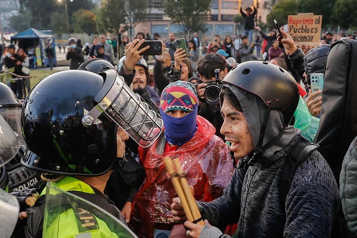 Las imágenes del ataque al convoy de Noboa en medio de las protestas en Ecuador