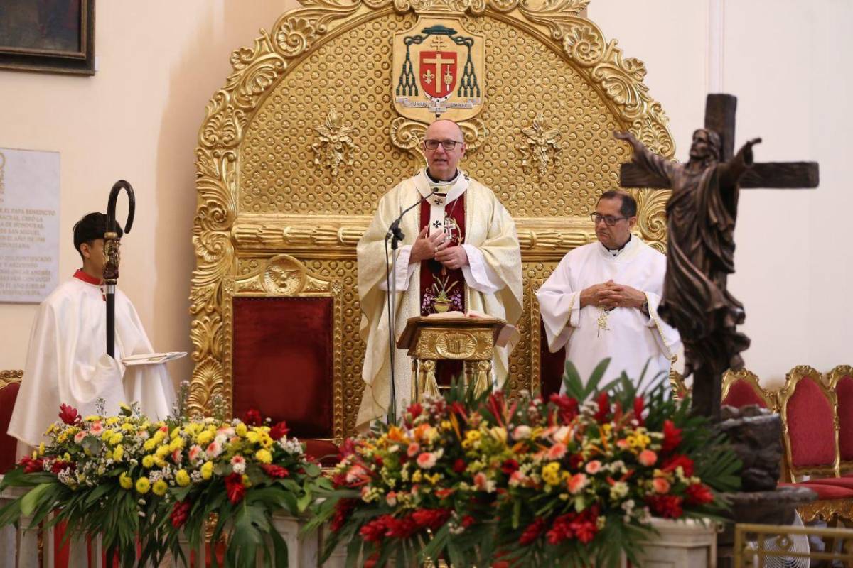 ¡Jesús resucitó!”, grita con alegría la feligresía católica en Comayagüela