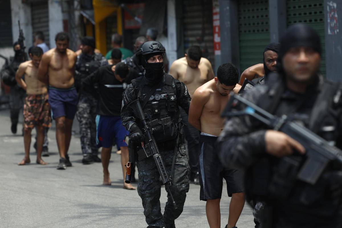¡Terror en las favelas de Brasil! 132 muertos tras brutal enfrentamiento entre policías y narcos