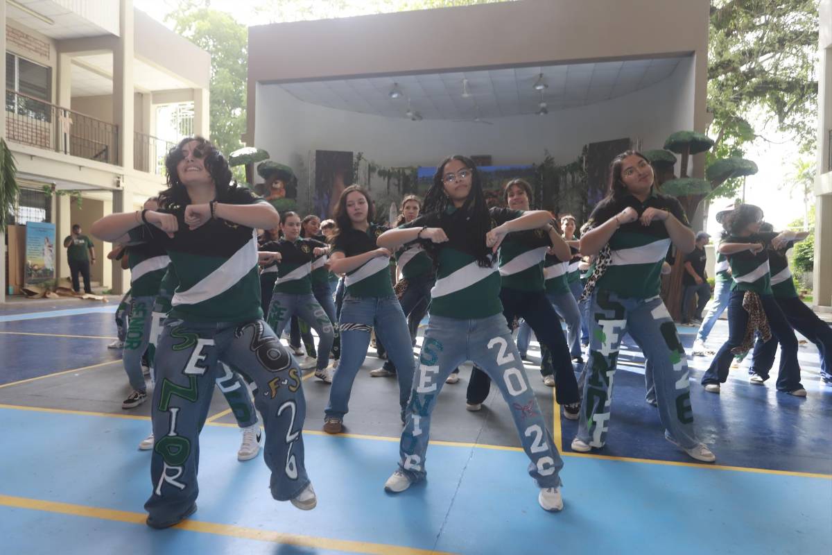 FOTOS: Seniors 2026 de la Franciscan School celebran su entrada triunfal