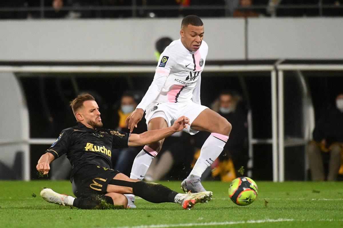 Kylian Mbappé entró de cambio y dinamitó el partido para el PSG.