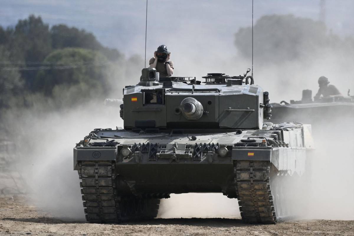 Militares ucranianos completan entrenamiento en España para operar tanques Leopard