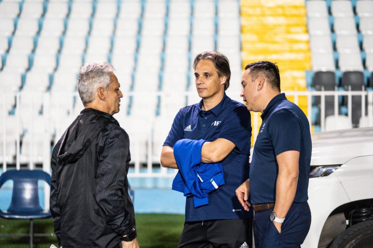Nuno Gomes (centro) junto al seleccionador Reinaldo Rueda y Jorge Jíménez.
