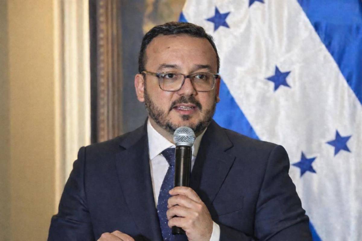 ¿Por qué destituyeron a exesposo de Cossette López de Comunicaciones? Esto se sabe
