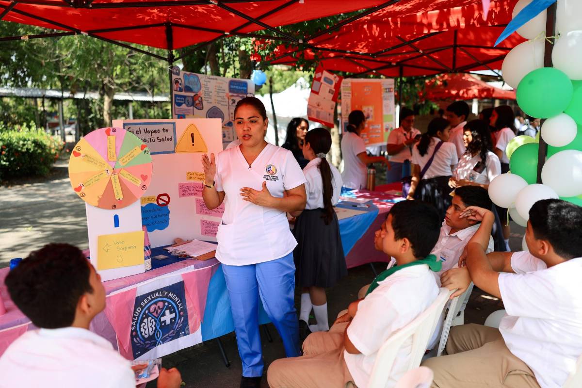 Estudiantes del JTR exhiben su talento en  galería de arte