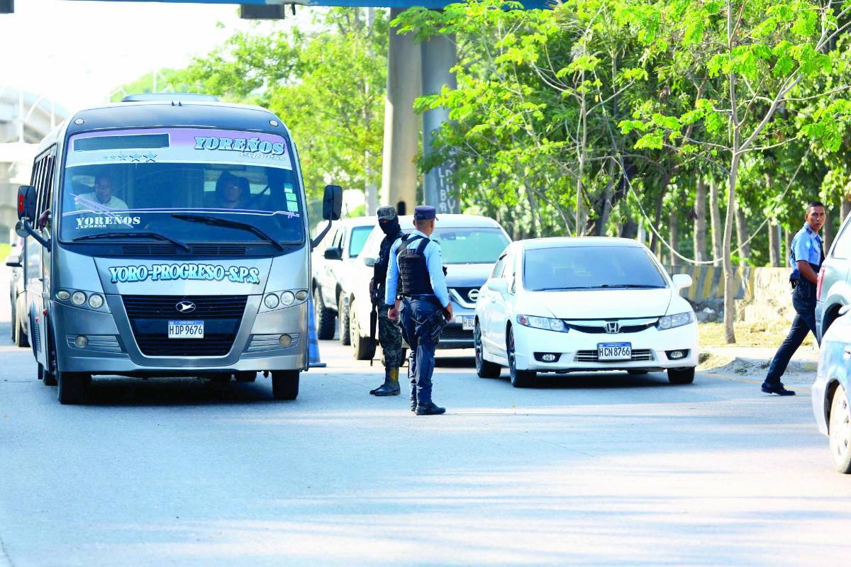 Desde ayer en horas tempranas, los vacacionistas regresaban a la Capital Industrial.