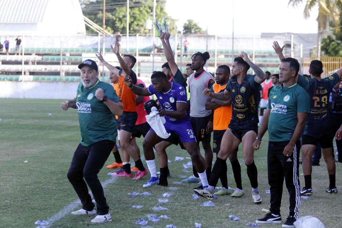 Fernando Araújo celebrando la clasificación del Juticalpa a la final.