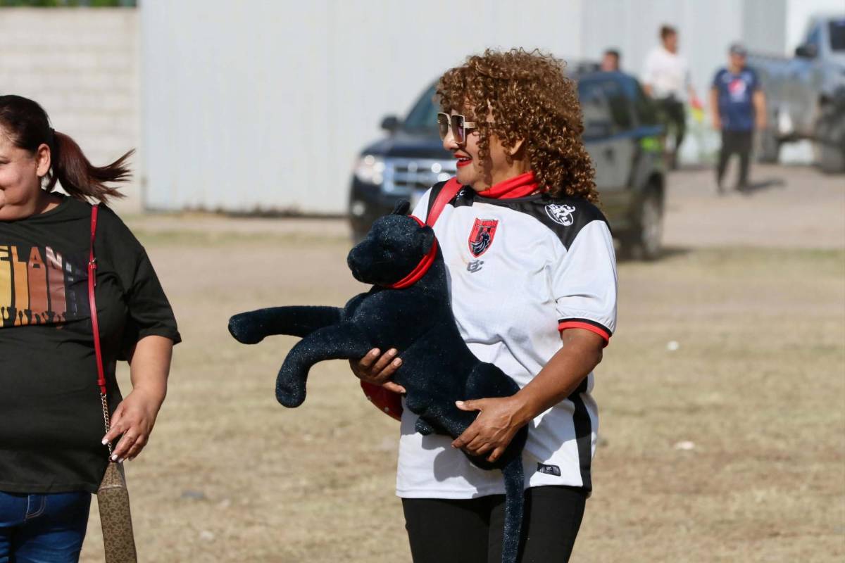 Otra vez se lesiona con Motagua, reunión de Molina y chica misteriosa enamora