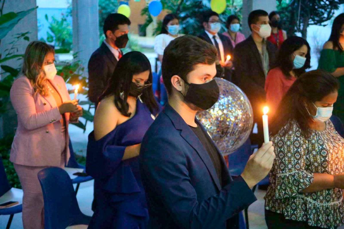 Celebran por su logro académico