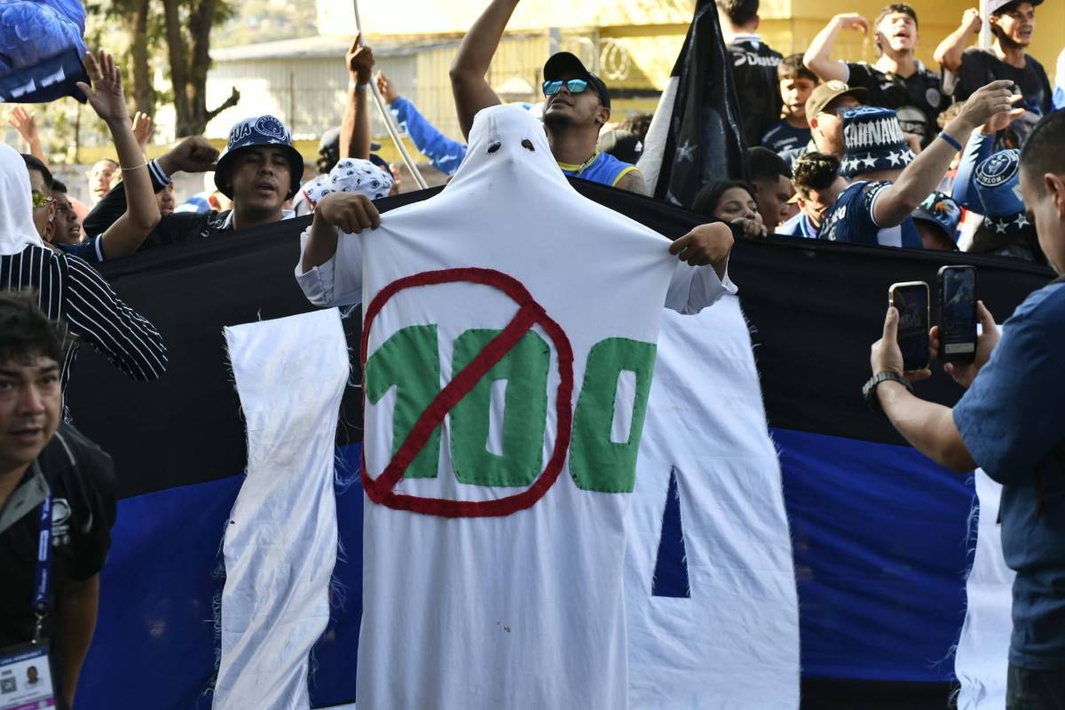 Bellezas, burla a Marathón, lanzan billetes a Henry Figueroa y él reacciona