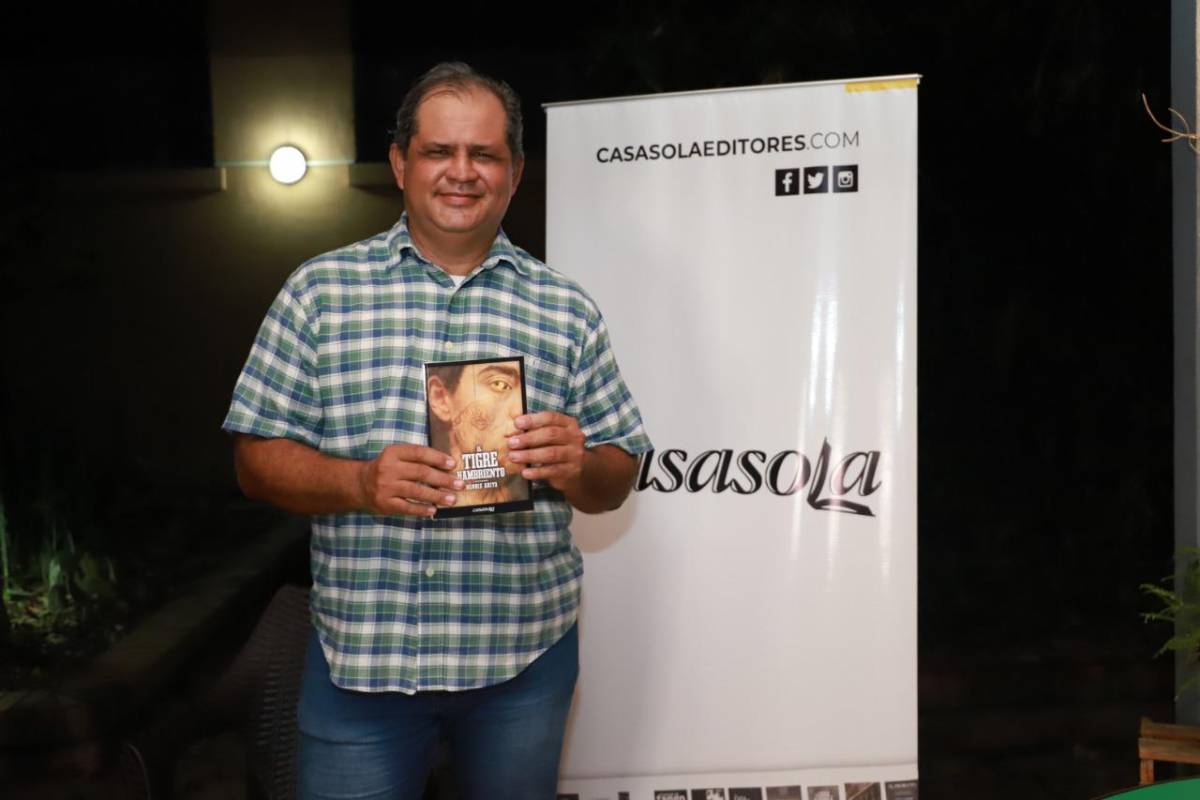 Dennis Arita presenta su nuevo libro “El tigre hambriento”