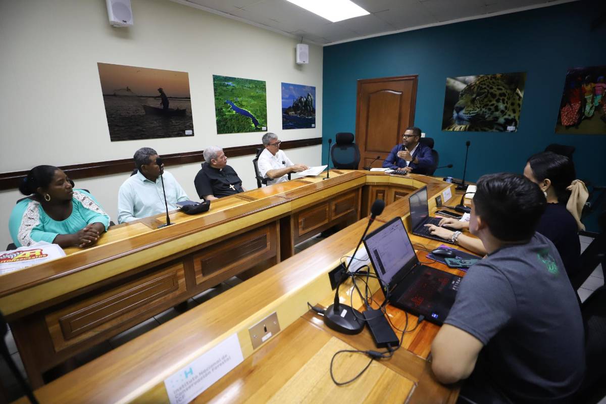 Envían firmas a Xiomara Castro por invasiones en tierras de La Mosquitia