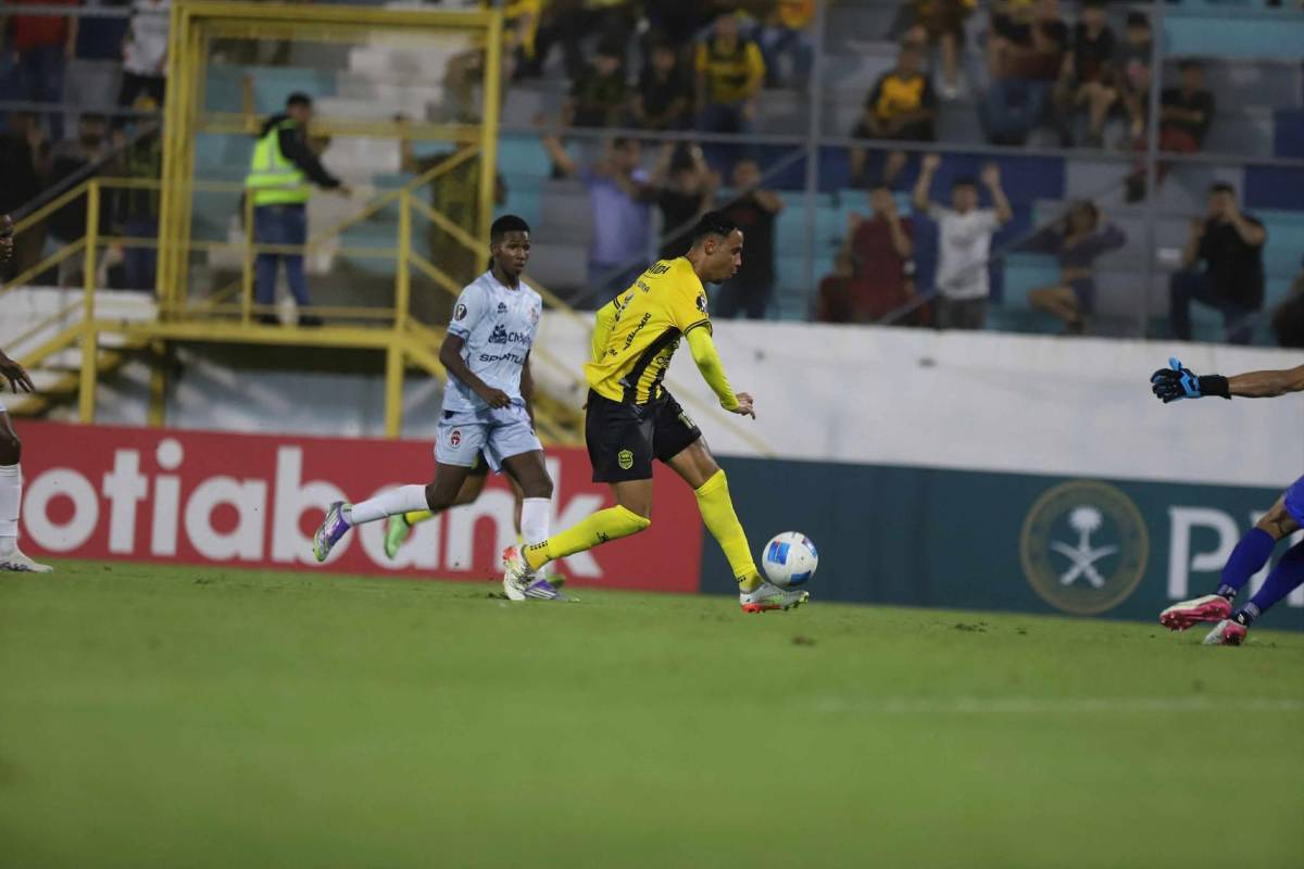 Real España festeja a lo grande, polémica y así sufrió Jeaustin Campos