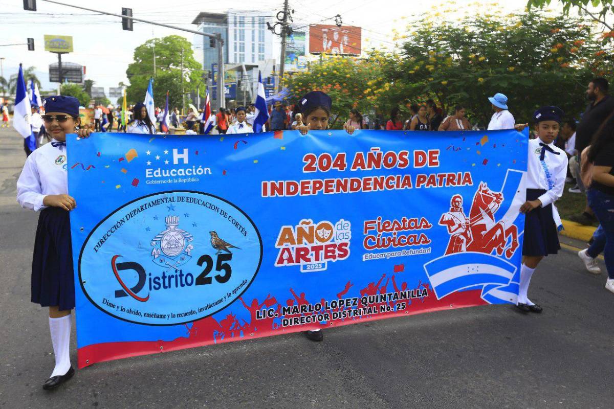 Civismo y amor por Honduras en desfile de escuelas en San Pedro Sula