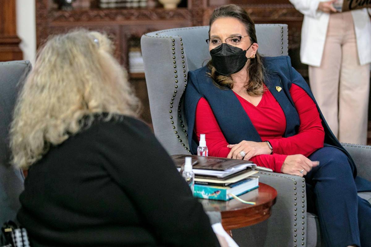 Xiomara Castro se reúne con encargada de negocios de la embajada de EEUU