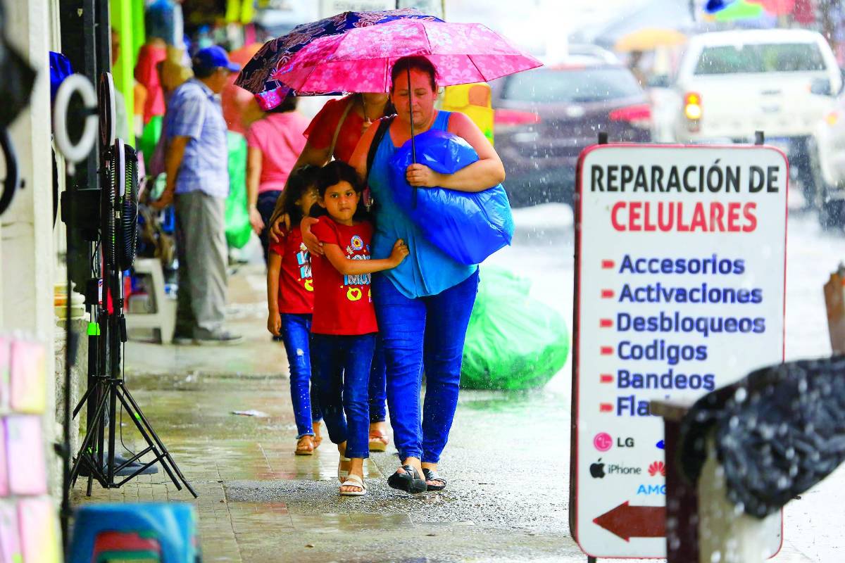 En San Pedro Sula seguirán lluvias dispersas.