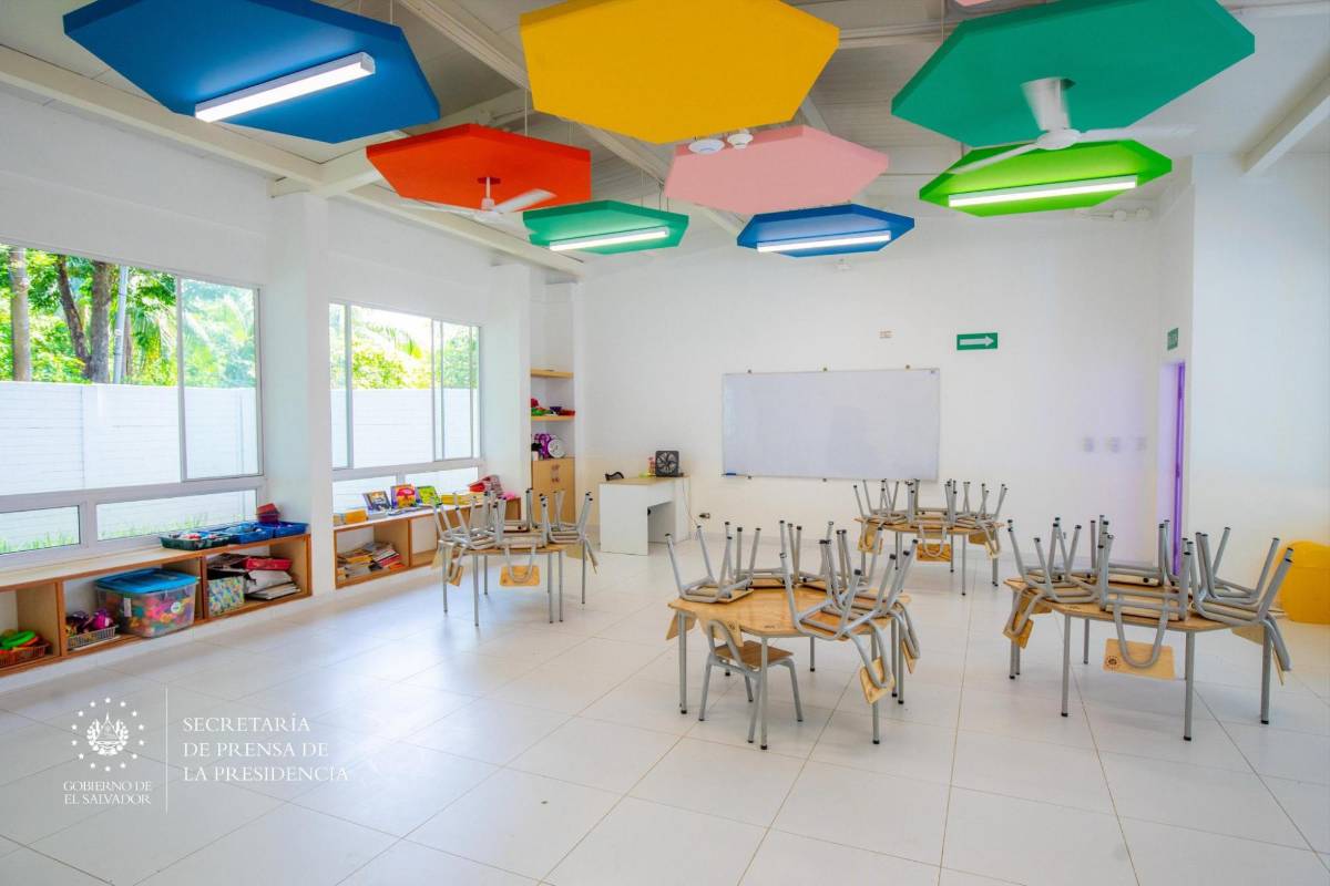 Bukele lanza plan 'Dos escuelas por día', inaugurando primeros edificios