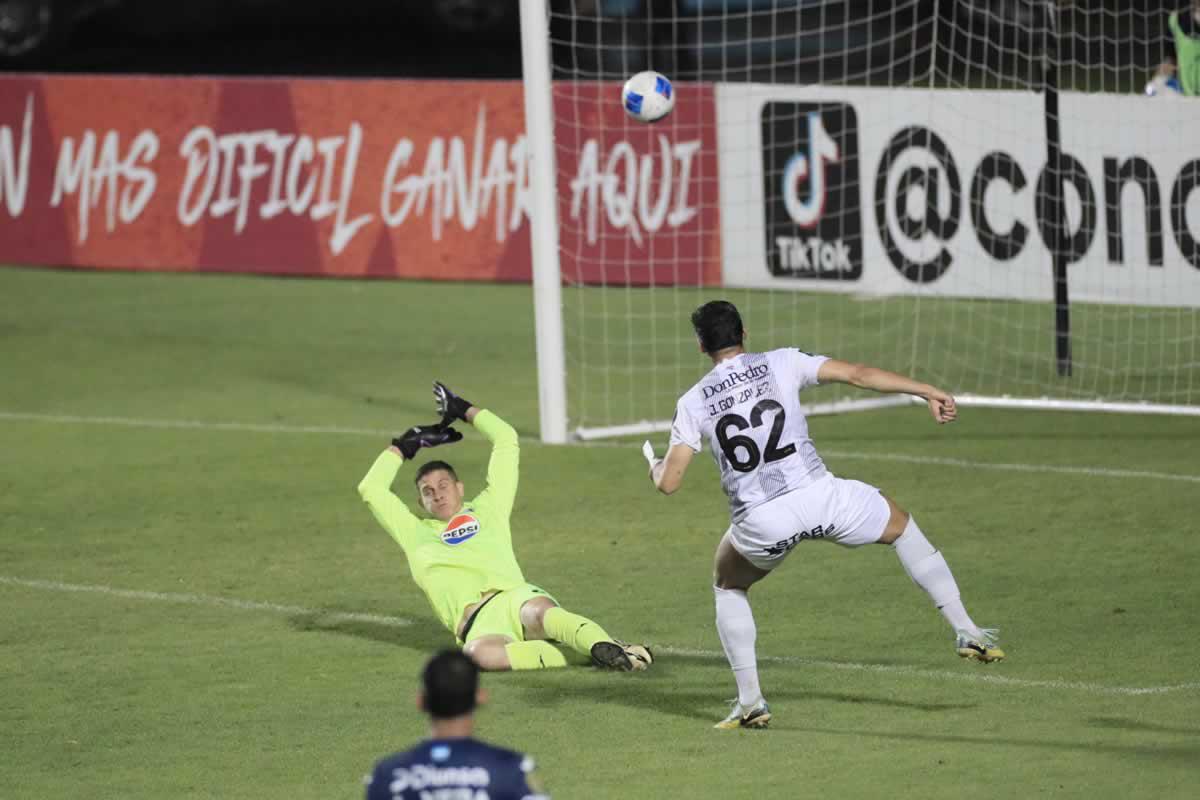 Así definió José de Jesús González contra Jonathan Rougier.