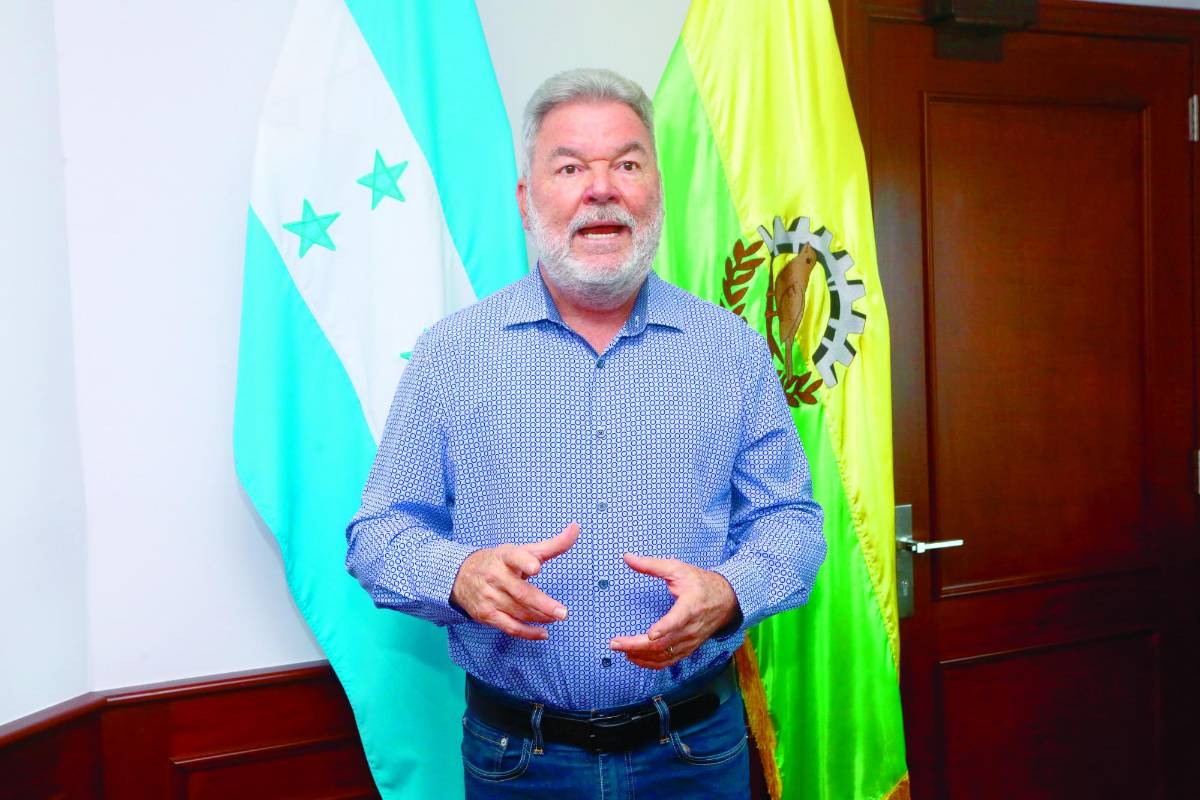 El alcalde Roberto Contreras.